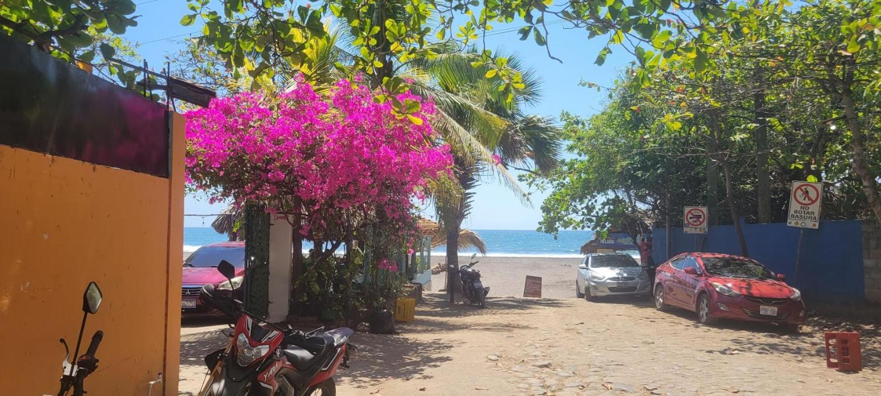Hostal Tia Reyna El Zonte Buitenkant foto